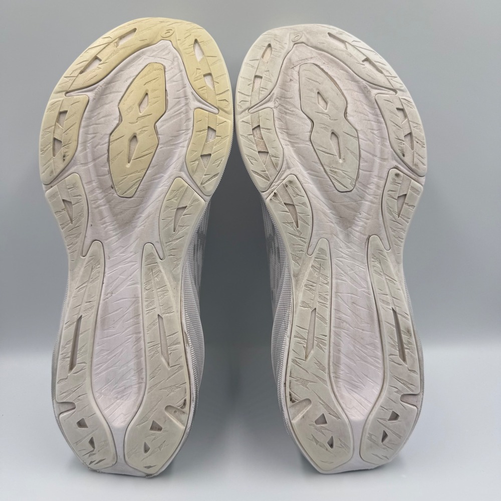 ASICS Novablast 3 Women Size 10.5 Running Shoes 1012B288 White Silver - Picture 7 of 9